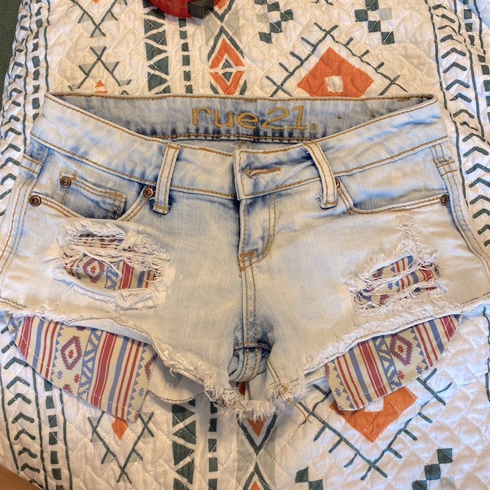 Rue 21 hipster cut off denim jean shorts with peeking pockets. Size 0